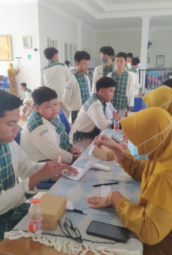 Siswa SMP Namira Antusias Ikuti Screening Kesehatan Bersama Puskesmas Jati