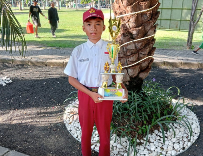 Danis Aufa Hafiz Raih Juara Pertama Lomba Kriya Anyam Pada Ajang FLS2N 2024 Tingkat Kota Probolinggo