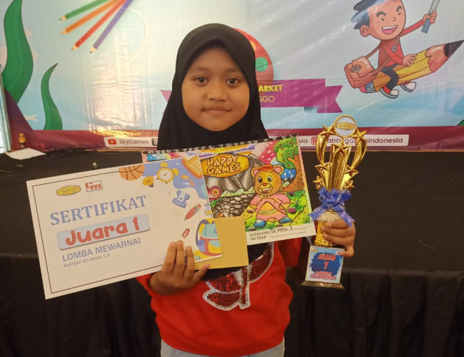 Juara 1 Lomba Mewarnai di GM Toserba 2024, Anindya Lompat-lompat Kegirangan