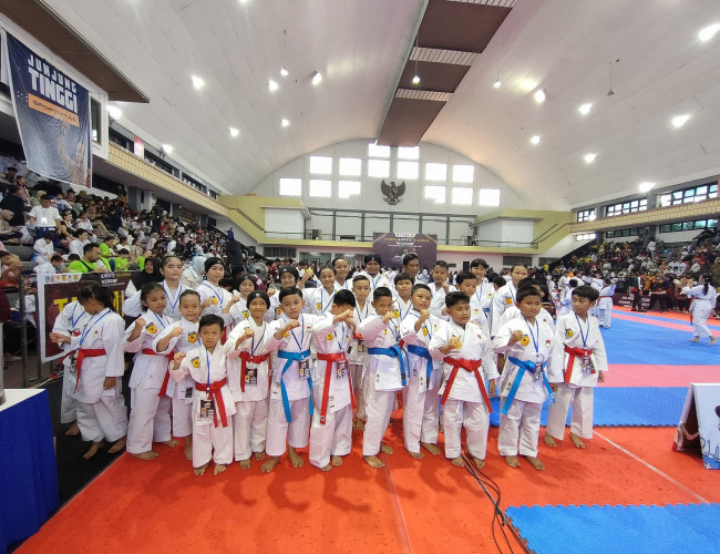 Raih Prestasi Lagi, Tim Karate SDN Sukabumi 2 di Piala Bergilir Pemprov Jatim II 2024