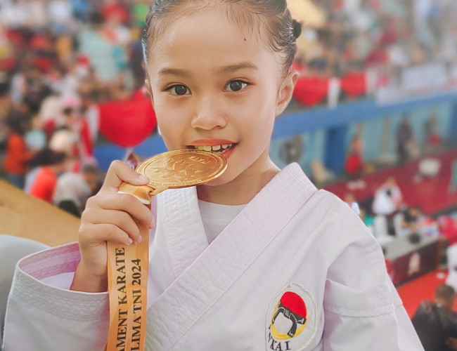 Putri, Raih Juara 1 Open Tournament Karate Piala Panglima TNI di Surabaya