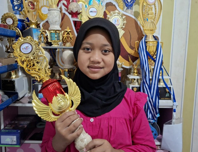 Nindy Raih Juara 3 Lomba Menyanyi Solo FLS3N Tingkat Kota Probolinggo Tahun 2025