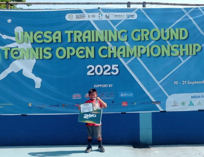 Akbar Raih Gelar Juara 2 KU-10 di UNESA Training Ground Tennis Open Championship 2025