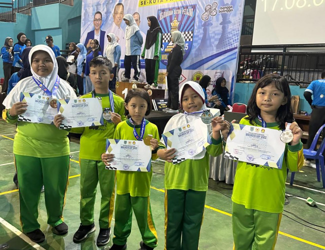 Hebat! SDN Sukabumi 2 Kota Probolinggo Raih Juara Umum dalam Kejuaraan Catur Pelajar Walikota Cup 2025