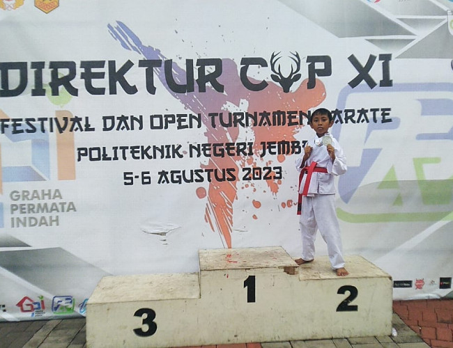 Karateka SDN Sukabumi 2, raih emas dan perak di Open Kejuaraan Karate Cup XI Jember