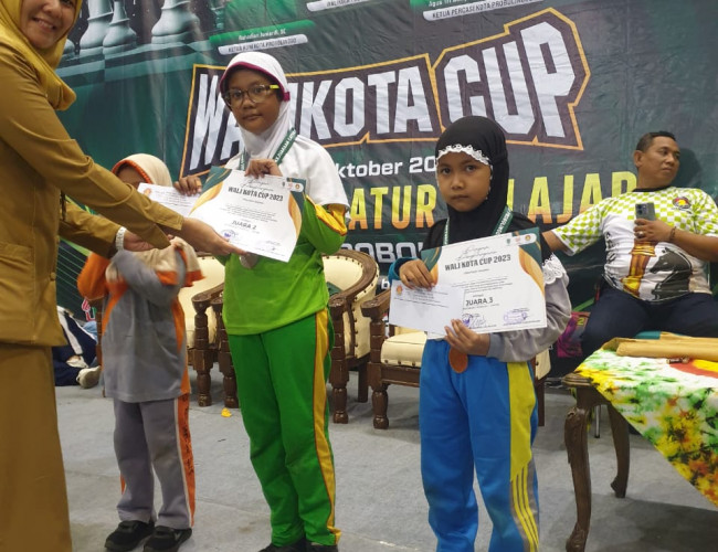 Siswi SDN Sukabumi 2, Raih Juara 2 Lomba Catur Putri di Ajang Wali Kota Cup Tahun 2023