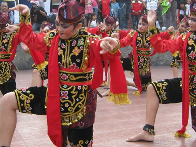 Nusa tari tamu di tenggara timur menyambut adalah tarian untuk daerah TARI TARIAN